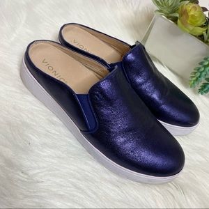 Vionic Dakota Blue metallic slide shoes